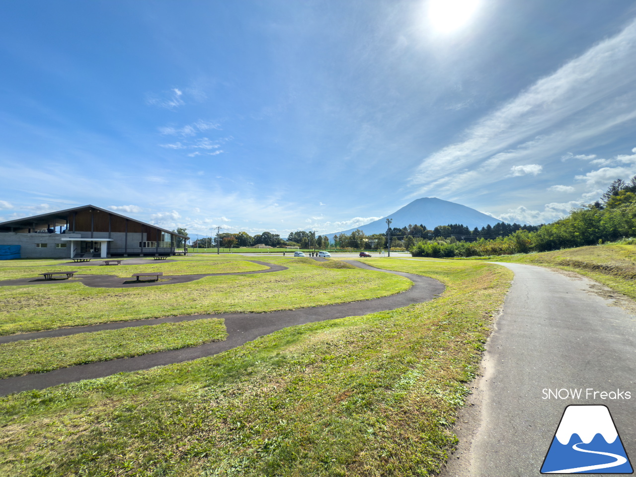 冬は羊蹄山を望む絶景のローカルゲレンデ…。俱知安町営旭ケ丘スキー場を電動アシスト自転車『ADO Air Carbon』で登ってみました(^^)/